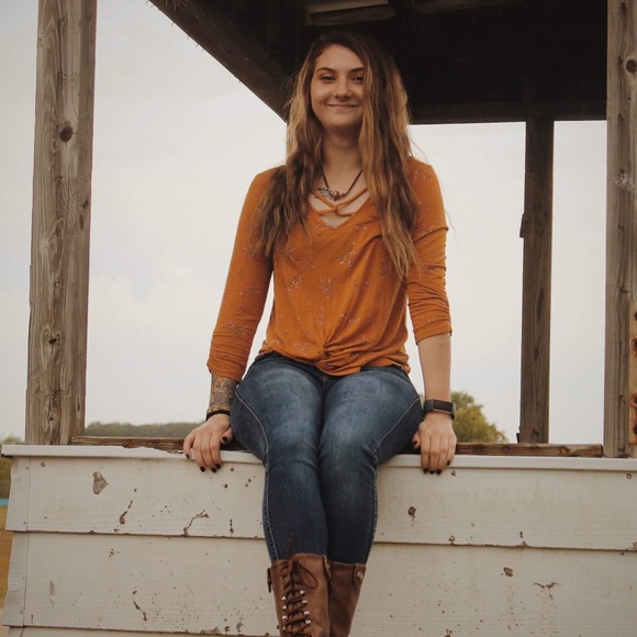 Meet your Posher, Alisa - Picture 1 of 1